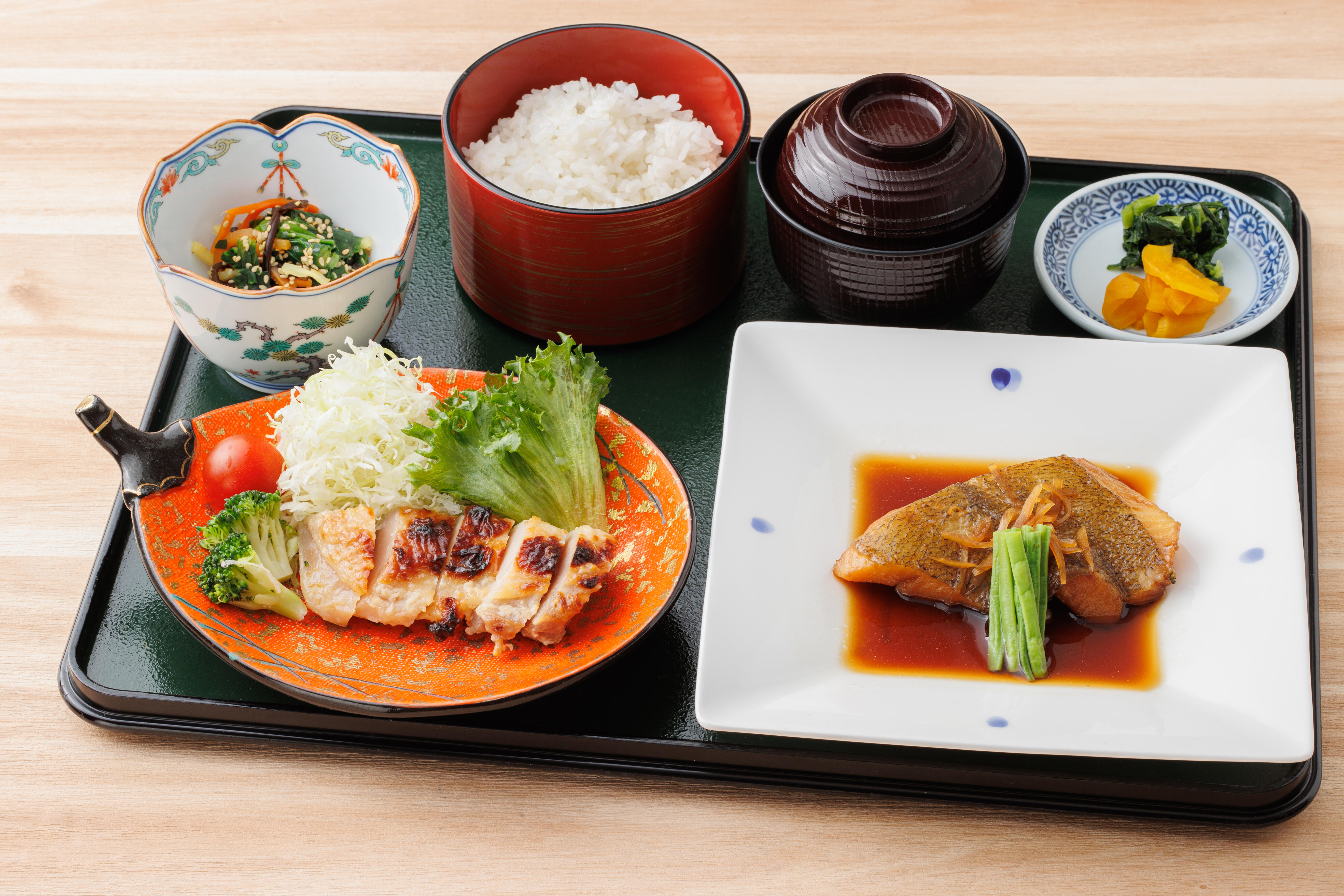 鶏塩麴焼きとカレイの煮付け御膳.jpg